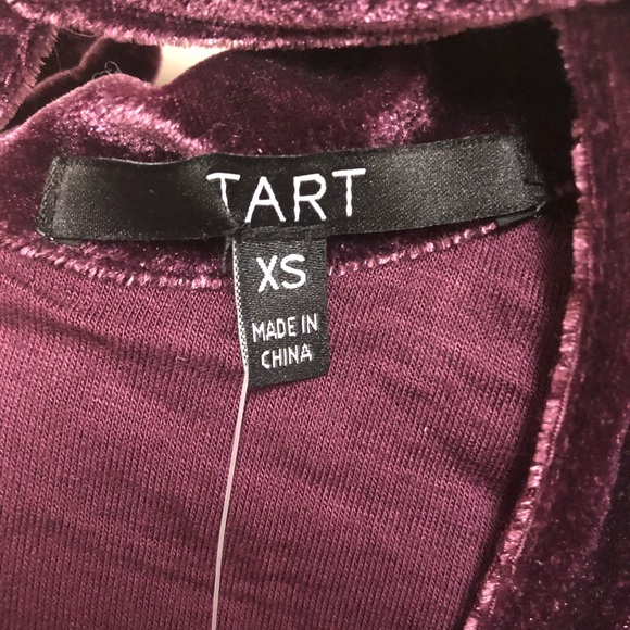 Tart Keyhole Crushed Velvet Blouse - ❤️Day - Picture 3 of 8